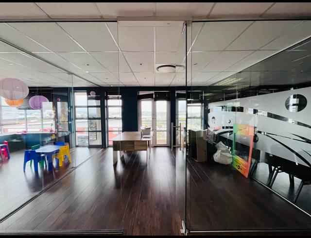 558M² OFFICE FOR SALE IN FOURWAYS